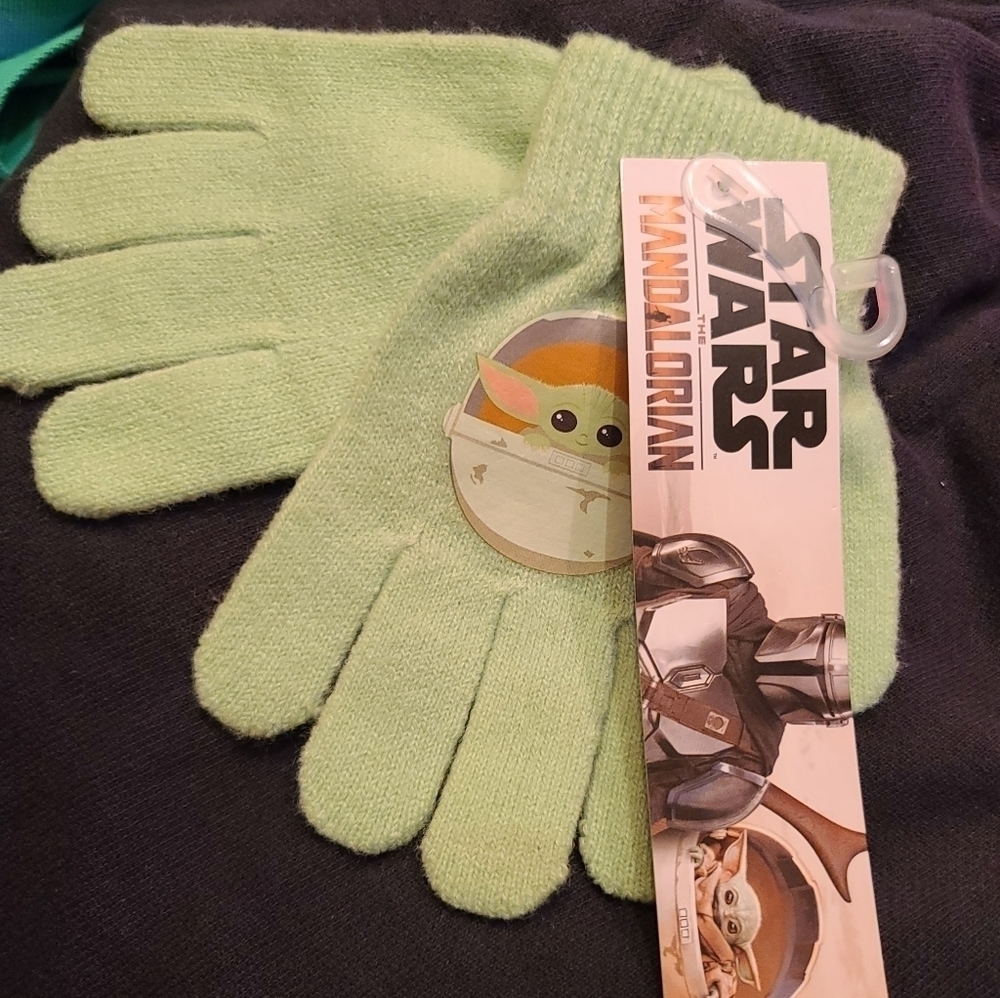 New Star Wars Stretchy Mandalorian Kid's Gloves